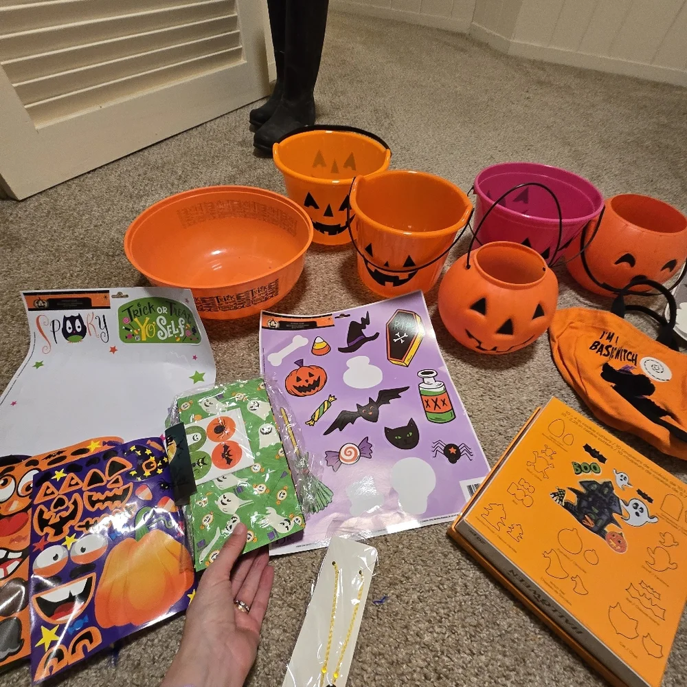 Halloween Supplies Set And Decor
